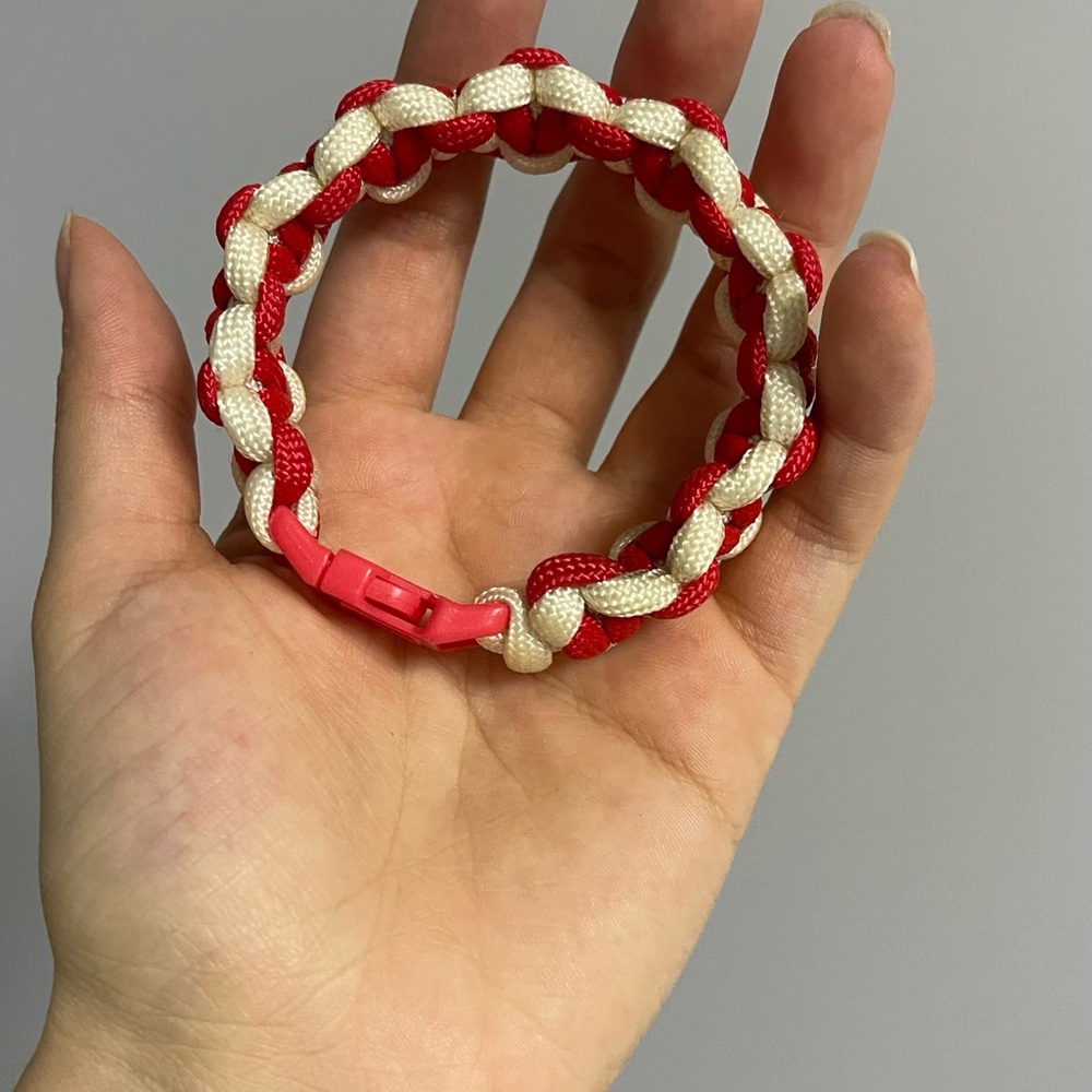 Red and white Paracourd bracelet